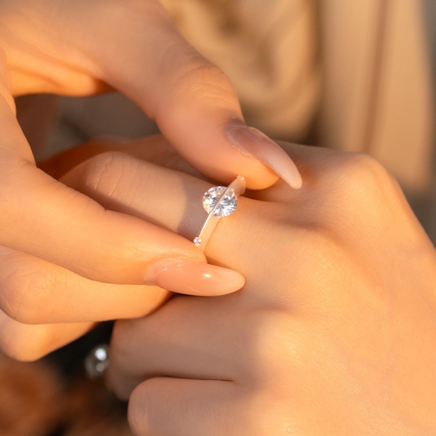 s925 スターリングシルバーつや消し宇宙星回転可能なリング惑星点滅ニッチデザインライト高級ハイエンドリング