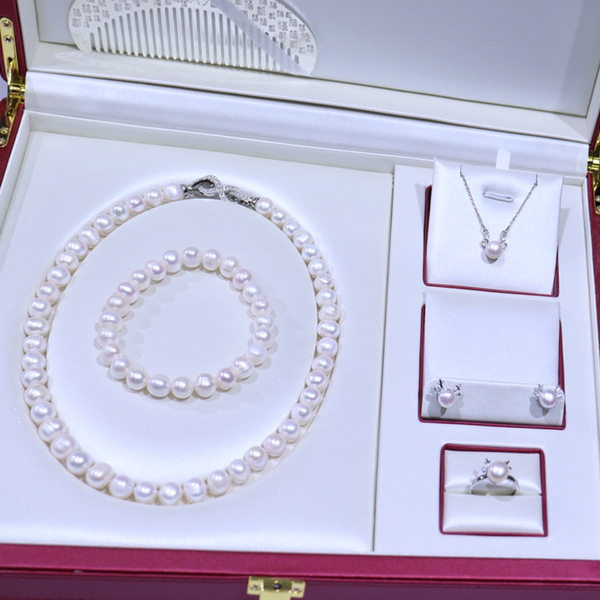 Necklace from pearl