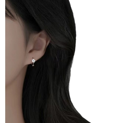 S925 Silver Needles Small Floral Petal Earrings for Women, Fresh and Cute, Unique Design, Lightweight Luxury Epoxy Earrings, Elegant Style
