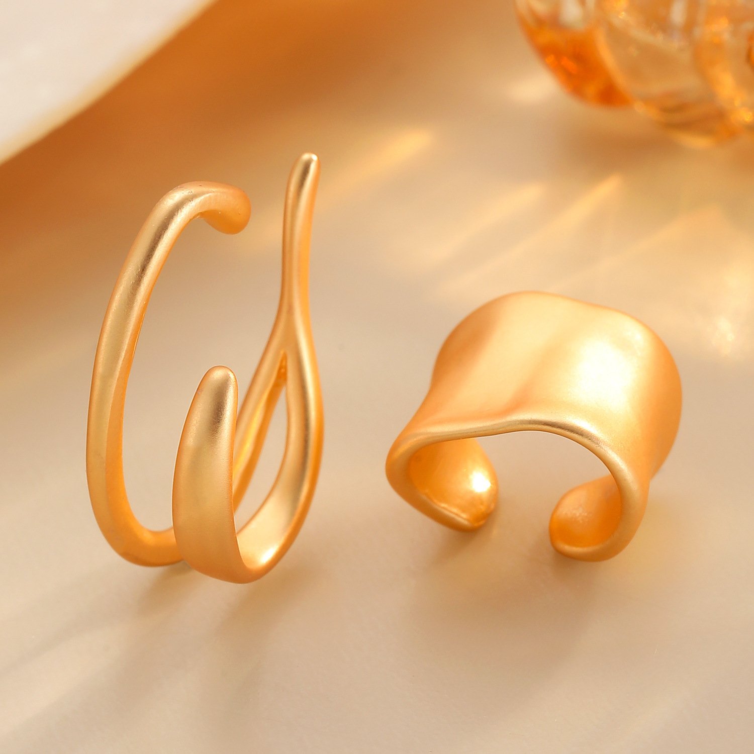 Cinco elementos de clip de hueso de oreja personalidad nicho retrógrado ligero lujo temperamento de diseño simple pendientes de cobre geometría femenina