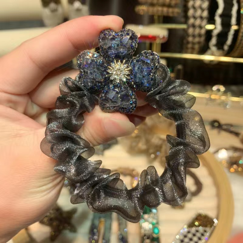 검은 거즈 푸른 눈송이 네 잎 클로버