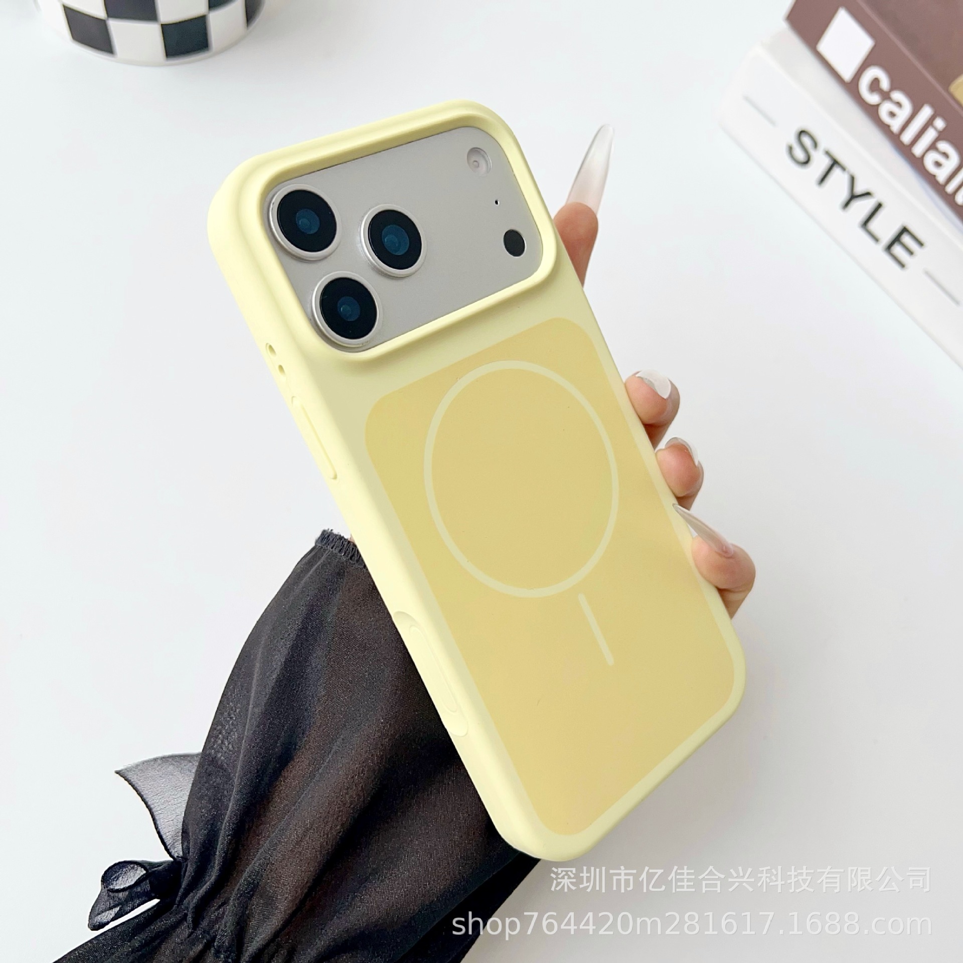 Magnético líquido de dos colores de gran agujero para iPhone17 ProMax 16 segundos de cambio 17 caso anti-caída 13
