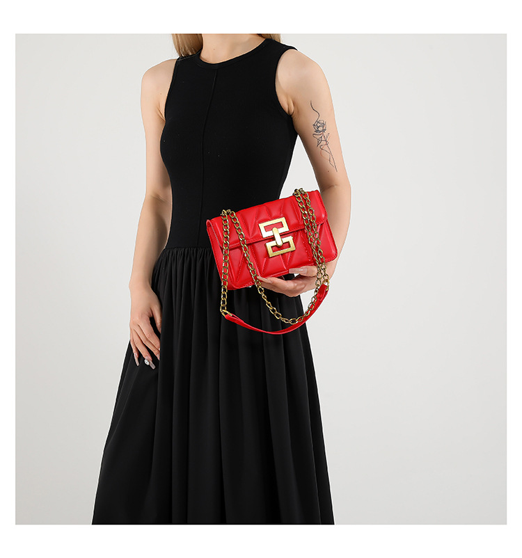 A stylish commuter diamond-patterned lock buckle small square bag, a versatile commuter single-shoulder bag, a new 2024 model, a women's crossbody bag undefined