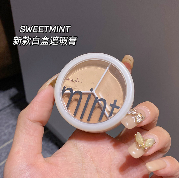 SWEET MINT tricolor concealer tifit The same type of multi-color concealer can cover spots, acne marks and Periorbital dark circles