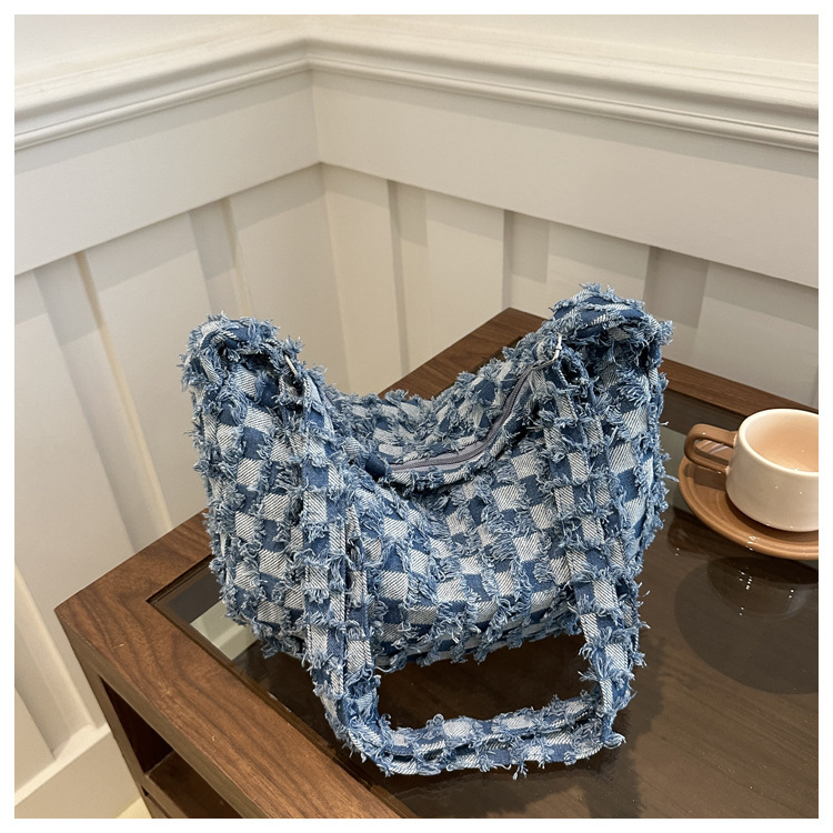 Casual and fashionable crossbody bag 2025 new style large-capacity simple checkered single-shoulder bag, personalized and versatile, lightweight underarm bag undefined