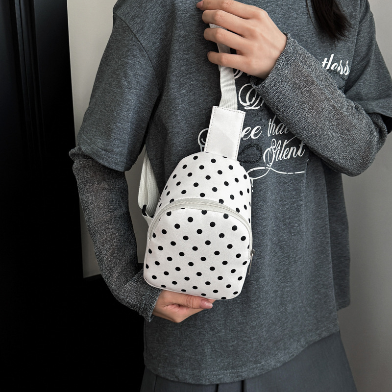 Trendy polka dot chest bag, 2026 new model, stylish, lightweight, and minimalist design, perfect for children, a fashionable and casual crossbody or shoulder bag