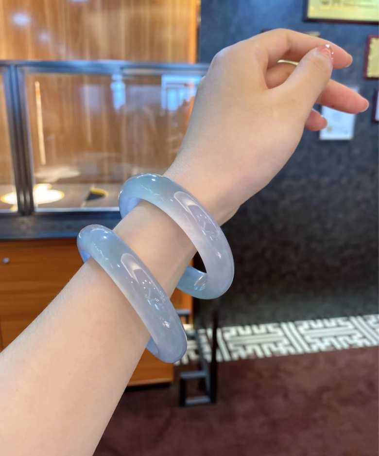 Pulsera de jadeíta birmana natural tipo A Brazalete de jade_voghion.com