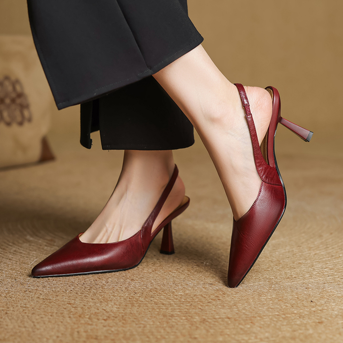 Sandal cao gót nữ mũi nhọn quai khóa, gót 9 cm phong cách Hàn Quốc — Rượu vang đỏ