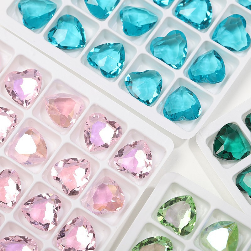 3g Weight Nail Decoration Accessories Nail Supplies Glass Material Heart Shape Pattern Heart Shape Glass Nail Decoration Accessories 4