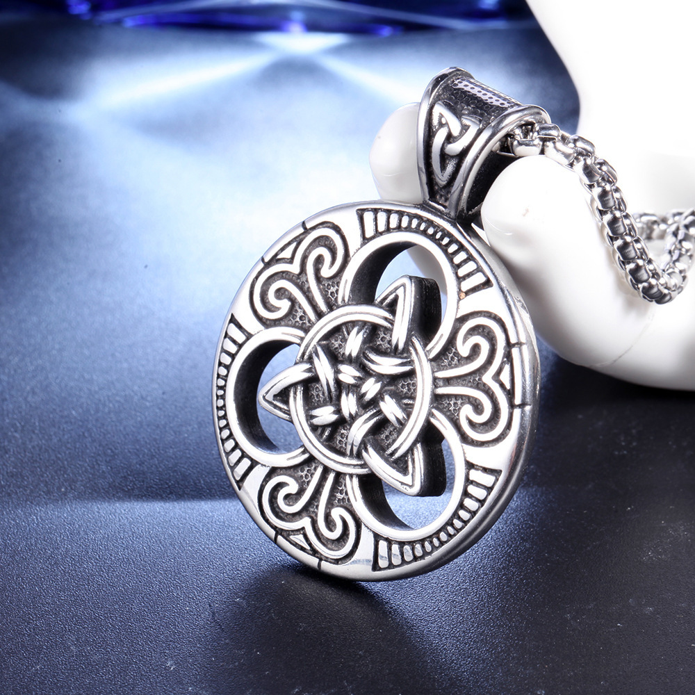Collana con ciondolo a forma di nodo concentrico rotondo irlandese punk maschile alla moda con catena in acciaio inossidabile_voghion.com