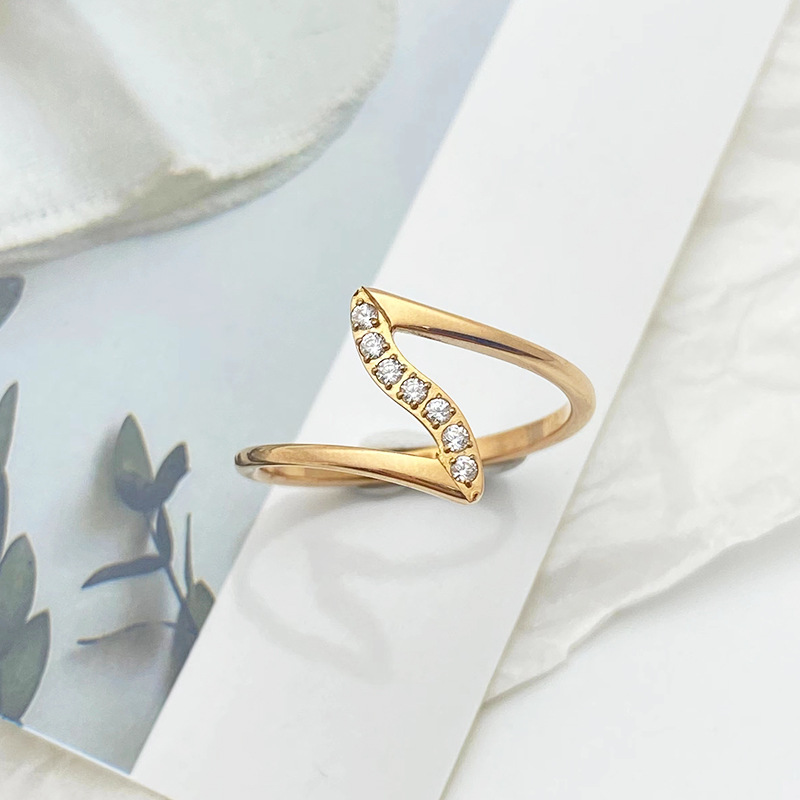 Sparkling Designer Ring For Women, Elegant & Comfortable Jewelry_voghion.com