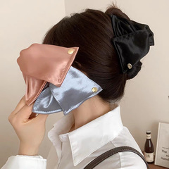 フレンチサテン生地の女性用三角グリッパー2025新しいハイエンド後頭部ヘアピン気質サメクリップヘアアクセサリー