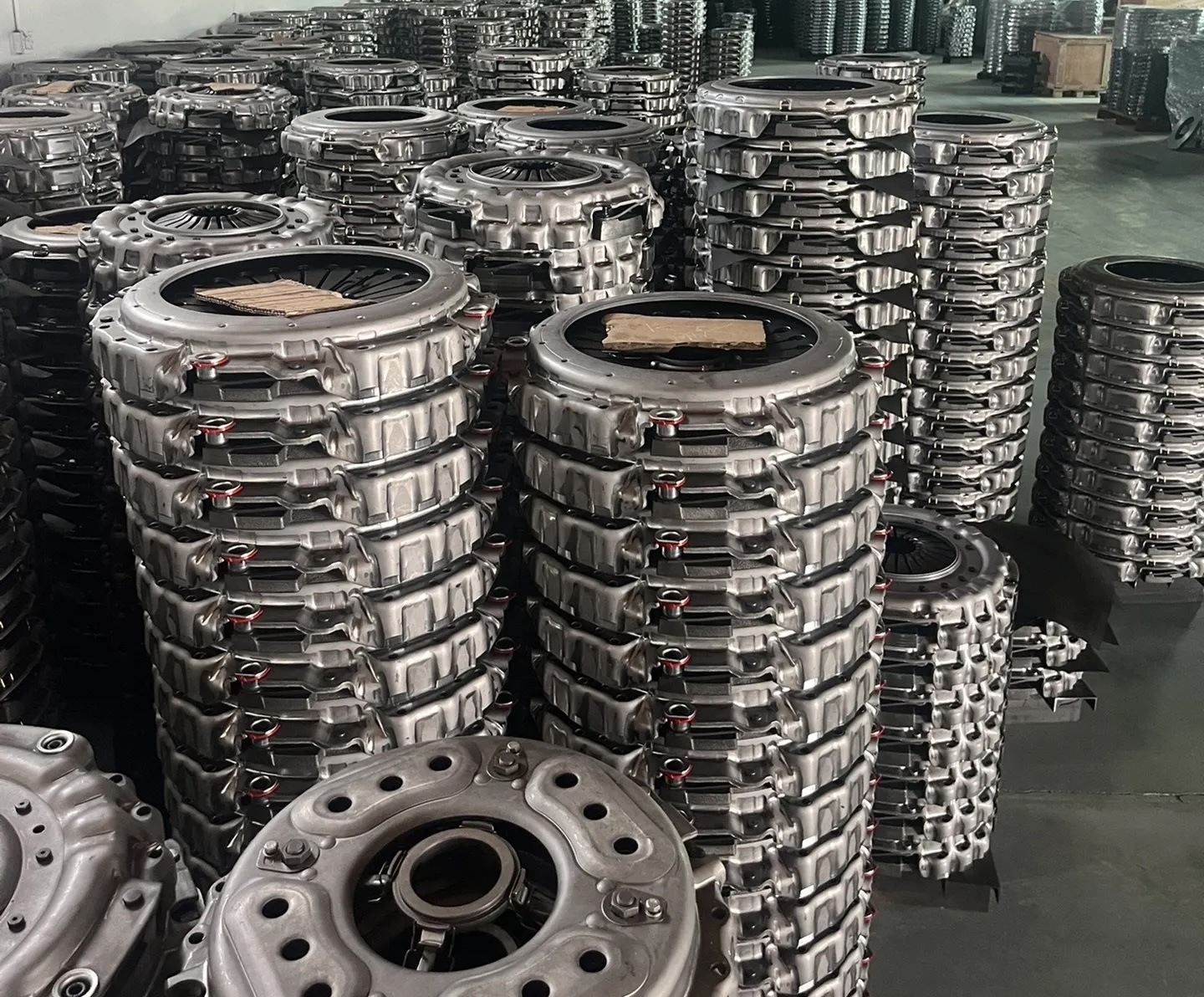 WG9921160200 Heavy-duty truck 430L2 clutch pressure plate, compatible with Shandeka, Howo T7H, Weichai, and Jiefang J6P