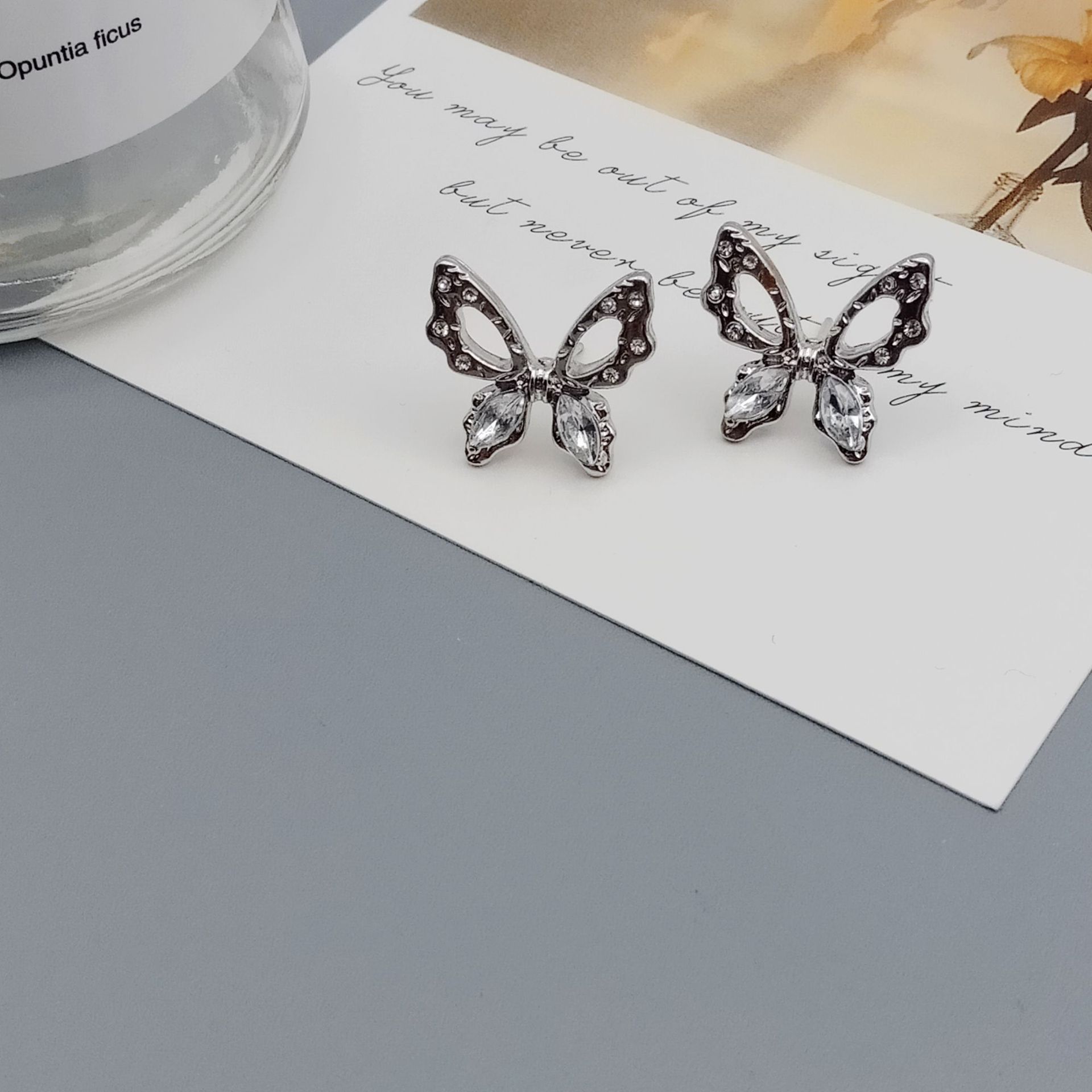 1 Pair Simple Style Butterfly Alloy Inlay Rhinestones Women's Ear Clips Ear Studs display picture 2