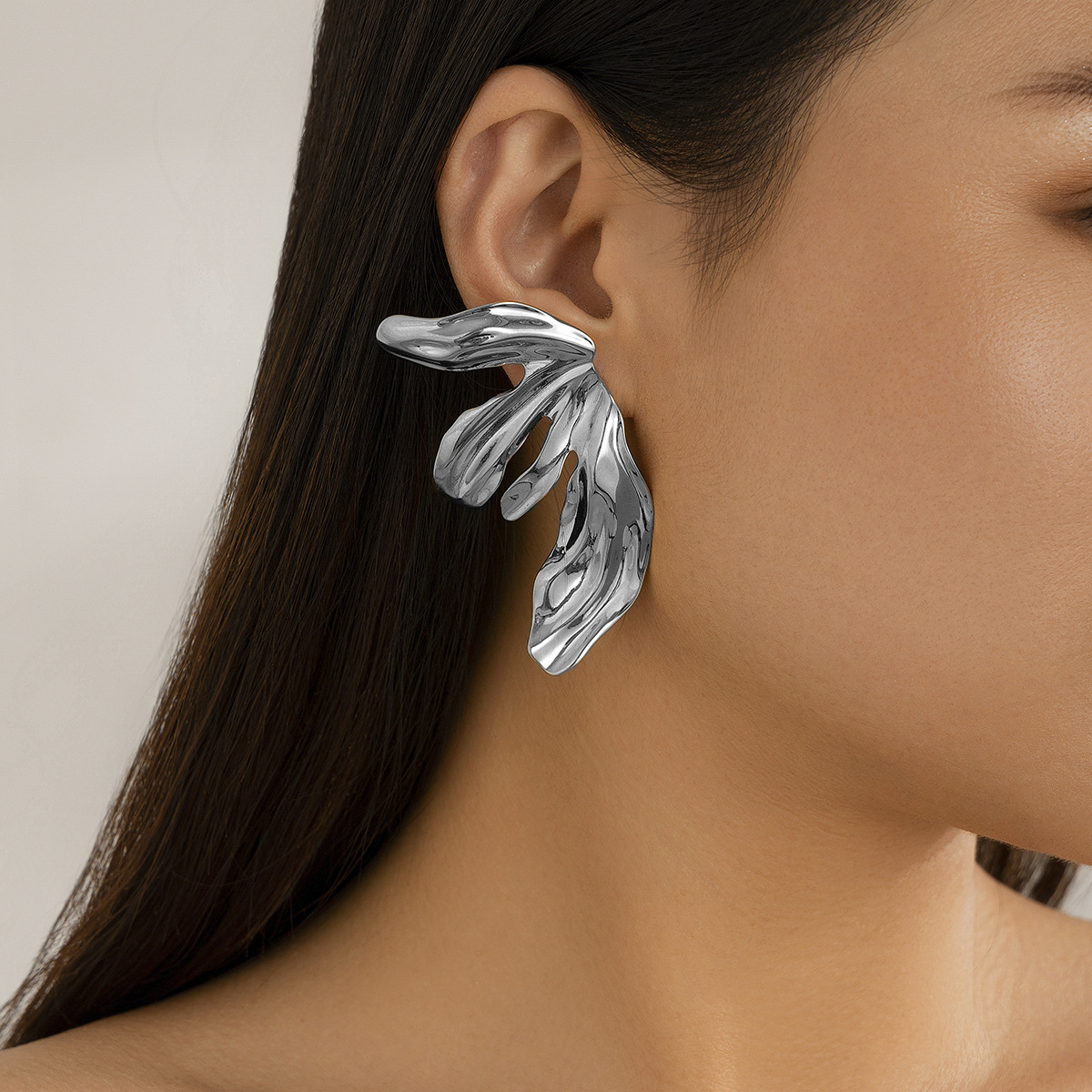 13g Weight Alloy Ear Needle Material Ear Studs Classification 1 Pair Quantity Date, Tea Party Occasion Alloy Material Flower Pattern Women's Gender Plating Design Exaggerated Style 1 Pair Exaggerated Flower Plating Alloy Ear Studs 5