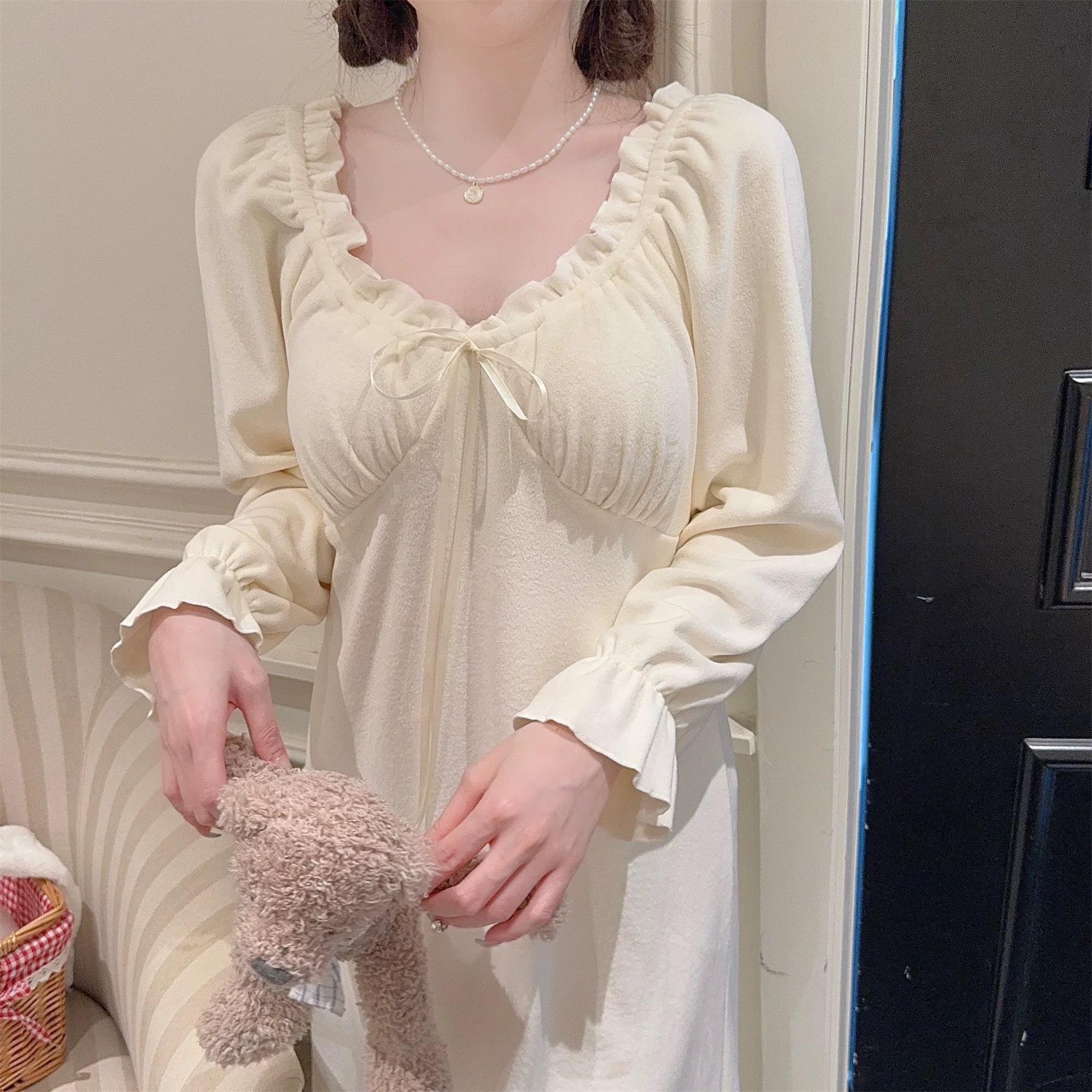 Pajamas for Women, Super Soft Island Velvet Autumn and Winter Nightgown, Sweet, Sexy, Casual and Comfortable Long Skirt with Breast Pads, Home Wear Skirt