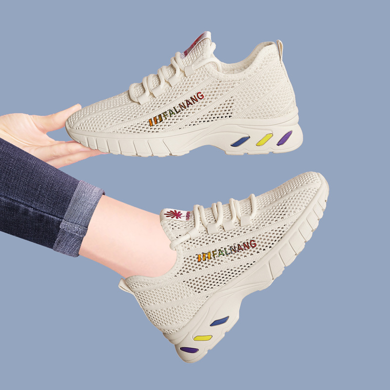 Fashionable lightweight casual footwear