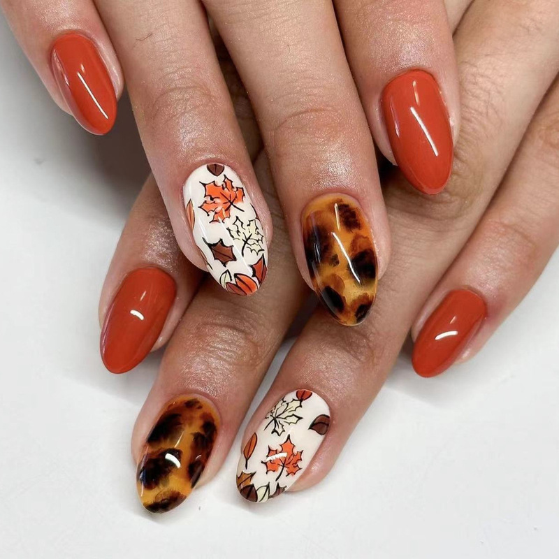Autumn and Winter Simple Style Maple Leaf Amber Design Short Oval Finished Wear Nail Art Patch Cross Border Fake Nail