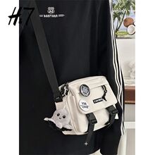 ��ϵ���bС�������n�����e�ٴ�С���μ��б������p���֙C��Ů