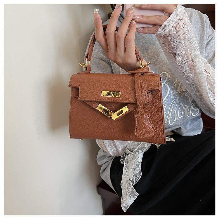 This year, a new women's casual summer single-shoulder crossbody bag with a niche design is in vogue. The hand-held small square bag is popular undefined