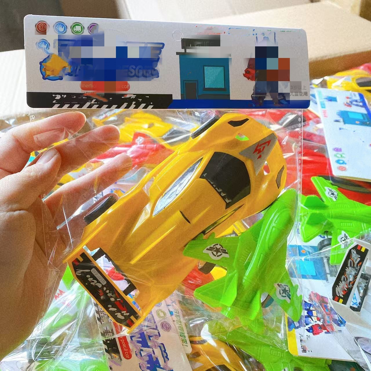 Juguetes infantiles nuevos aviones de retroalimentación empujan modelo de automóvil ferrule regalo jardín de infantes tienda de dos yuanes al por mayor