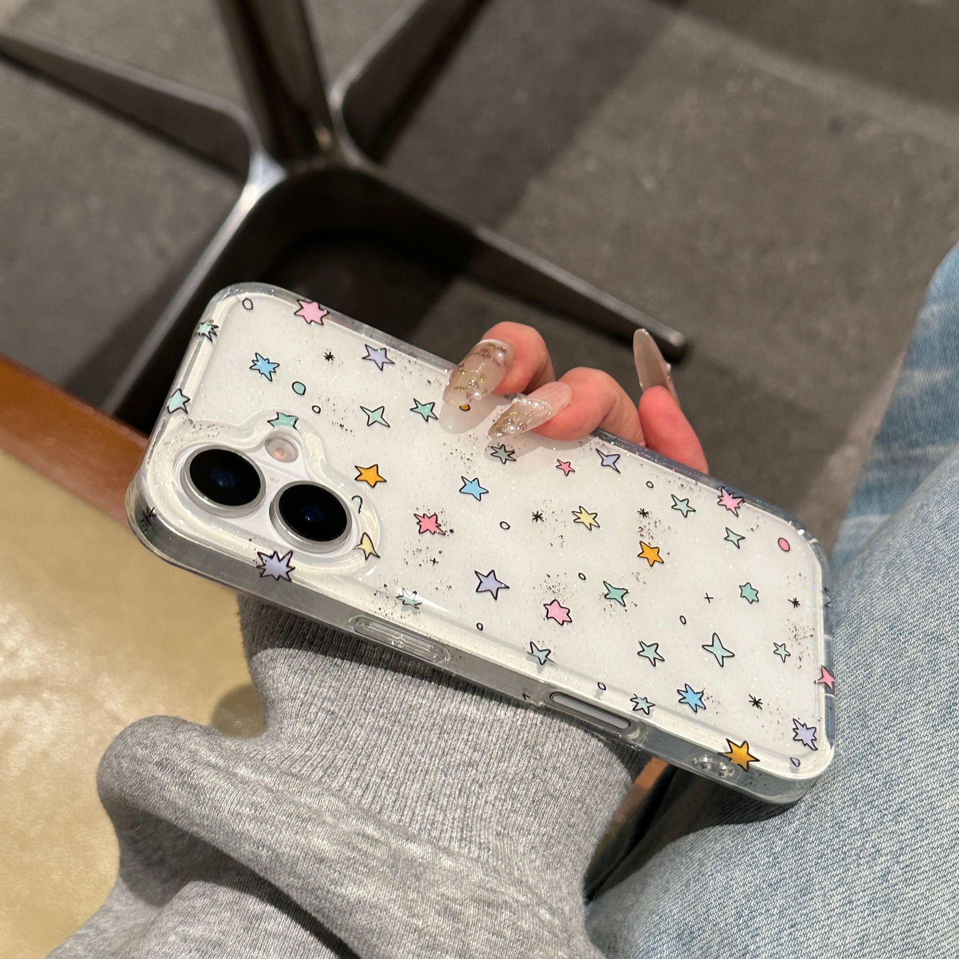 Pequeñas estrellas de colores frescas y simples para Apple 15Pro/16Pro funda para teléfono 14/13 cadena 16ProMax