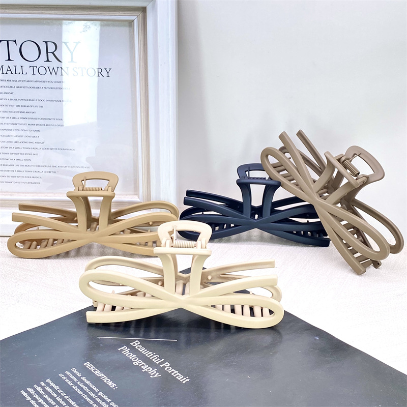 Pintura de caucho de alta calidad de plástico de tamaño grande y mediano tamaño pequeño agarre leche té color horquilla hacia atrás cabeza agarre 2 yuanes supermercado accesorios para el cabello