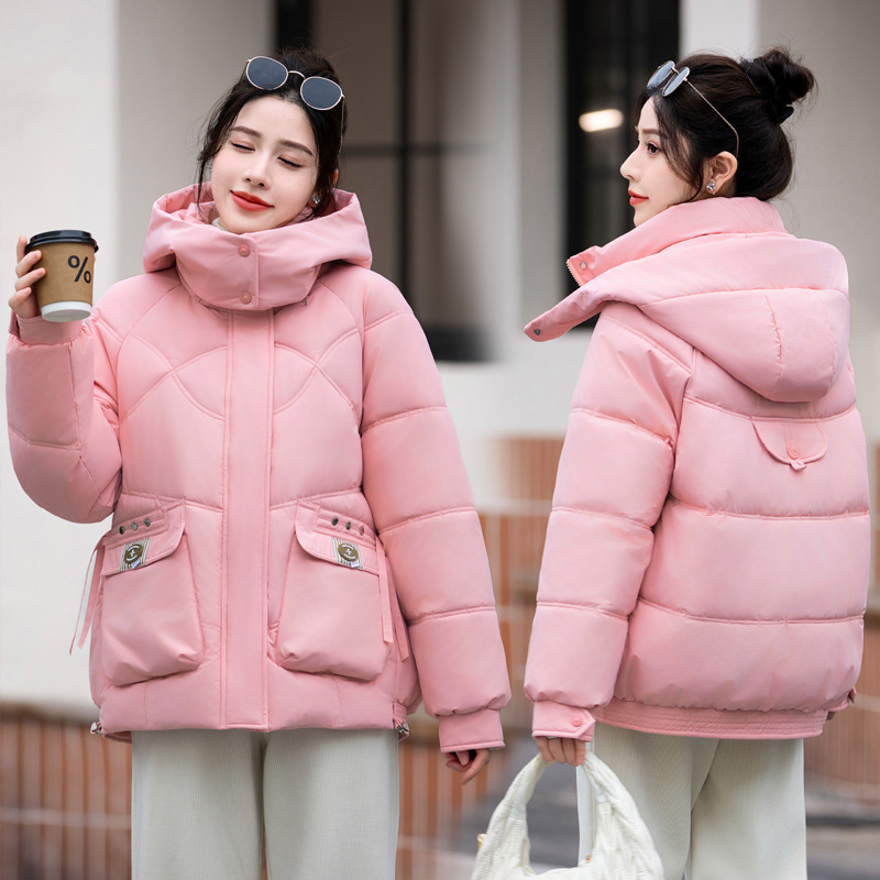 2024 nueva chaqueta de algodón de pluma de mujer popular este año, chaqueta de algodón de invierno pequeña chaqueta de algodón negro corto