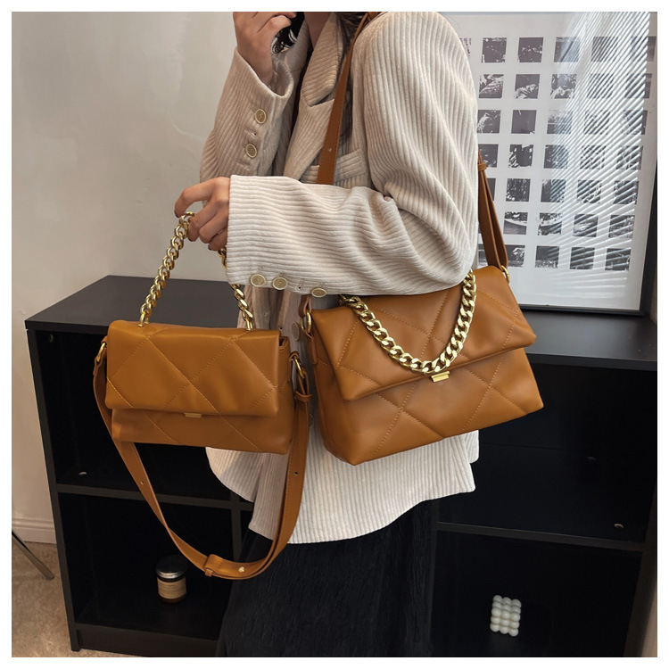 Women's Medium All Seasons Pu Leather Solid Color Streetwear Square Lock Clasp Handbag display picture 3