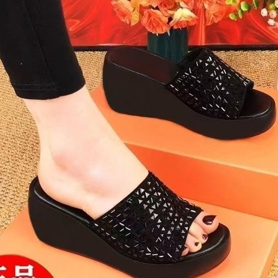 Muffin fondo grueso aumento de altura de pendiente zapatillas de talón 2026 verano nuevo estilo de moda brillante taladro zapatillas de talón alto