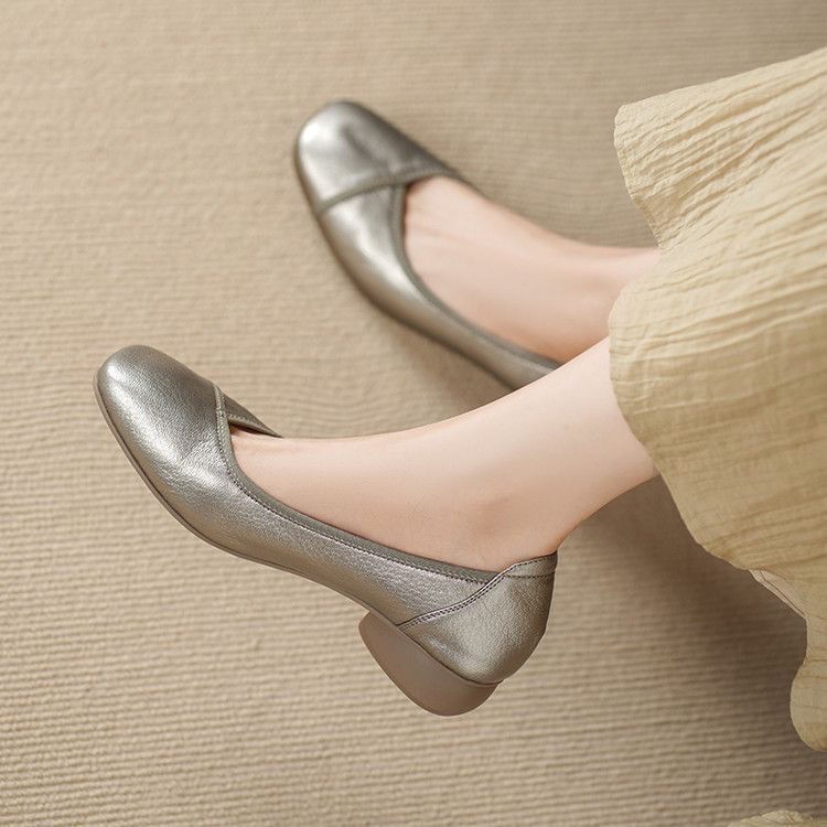 Zapatos de mujer cómodos coreanos de suela blanda cabeza redonda tacones gruesos 2026 primavera nuevos zapatos de un pie Lefour zapatos de cuero superficial madre