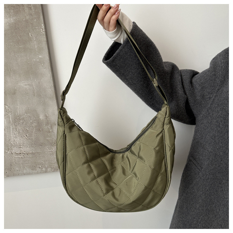 "Stylish large-capacity dumpling bag 2025 New trendy and fashionable niche single-shoulder bag, versatile and simple crossbody bag wholesale. undefined