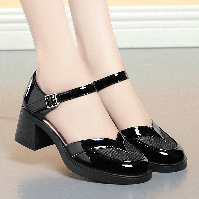 Fashionable universal comfortable “mom shoes” flat made of soft…