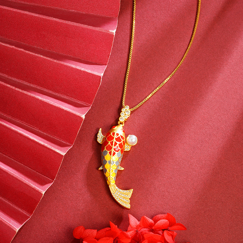 Colgante de koi azul quemado con diamantes de oro de arena vietnamita para mujeres