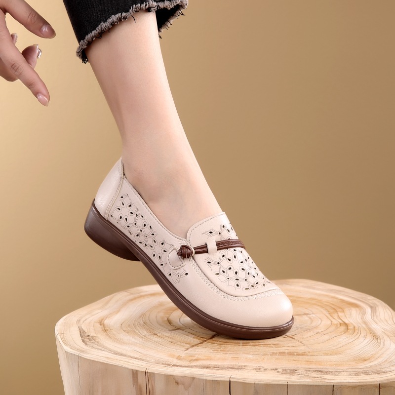 New Mother Shoes 2025 New Middle-aged and Elderly Soft-soled Mother Shoes Summer Breathable Non-slip Hollow Hole Elderly Shoes