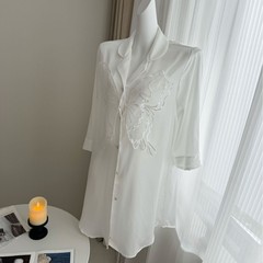 新しい立体蝶装飾半袖シャツ襟ミッドレングスパジャマ女性の夏のナイトガウンは家の服の外で着用できます