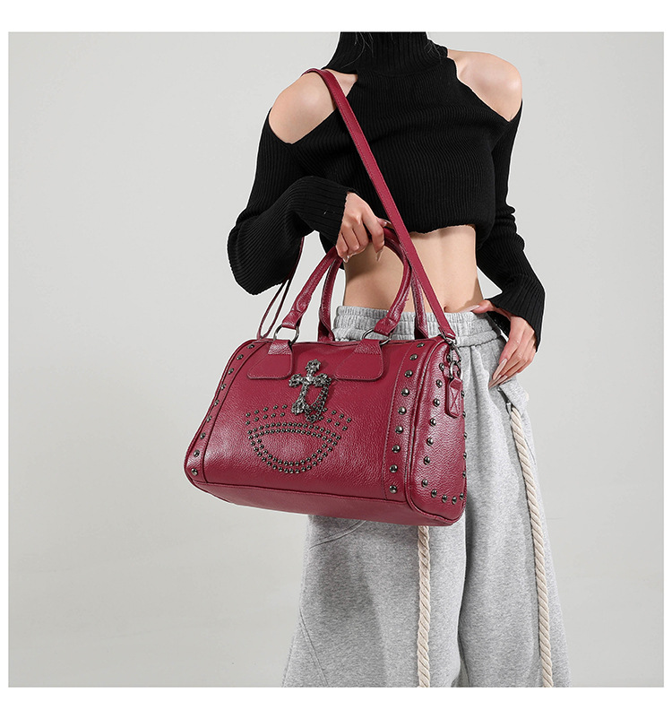 Women's Pu Leather Cross Classic Style  Chain Pillow Shape Zipper Shoulder Bag Handbag Crossbody Bag display picture 8