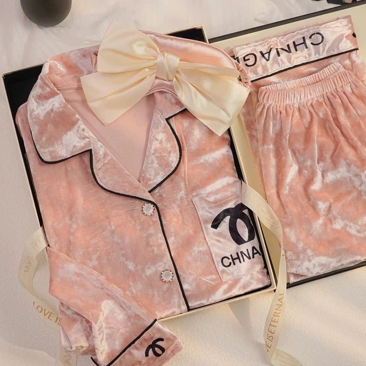 240g Velvet Pajamas for Women, Winter Style, High-End Chanel-Inspired Design, 2025 New Autumn and Winter Women's Loungewear