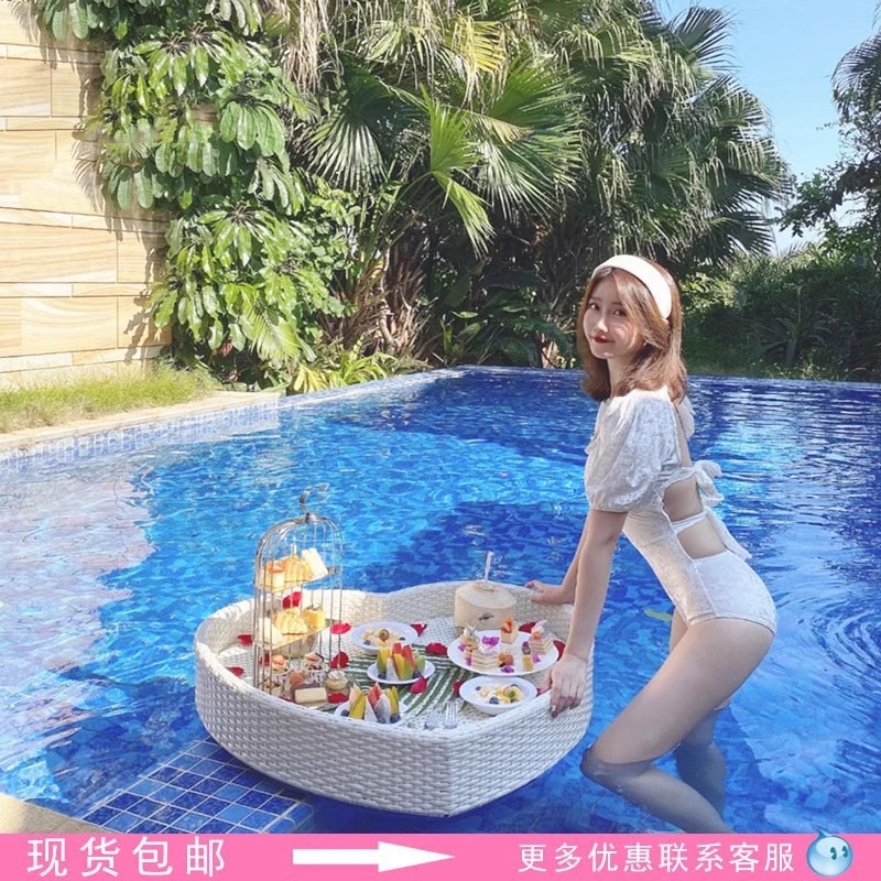 Piscina plato de frutas ratán flotante redonda bandeja de aguas termales Bali Vietnam desayuno cesta B & B Villa
