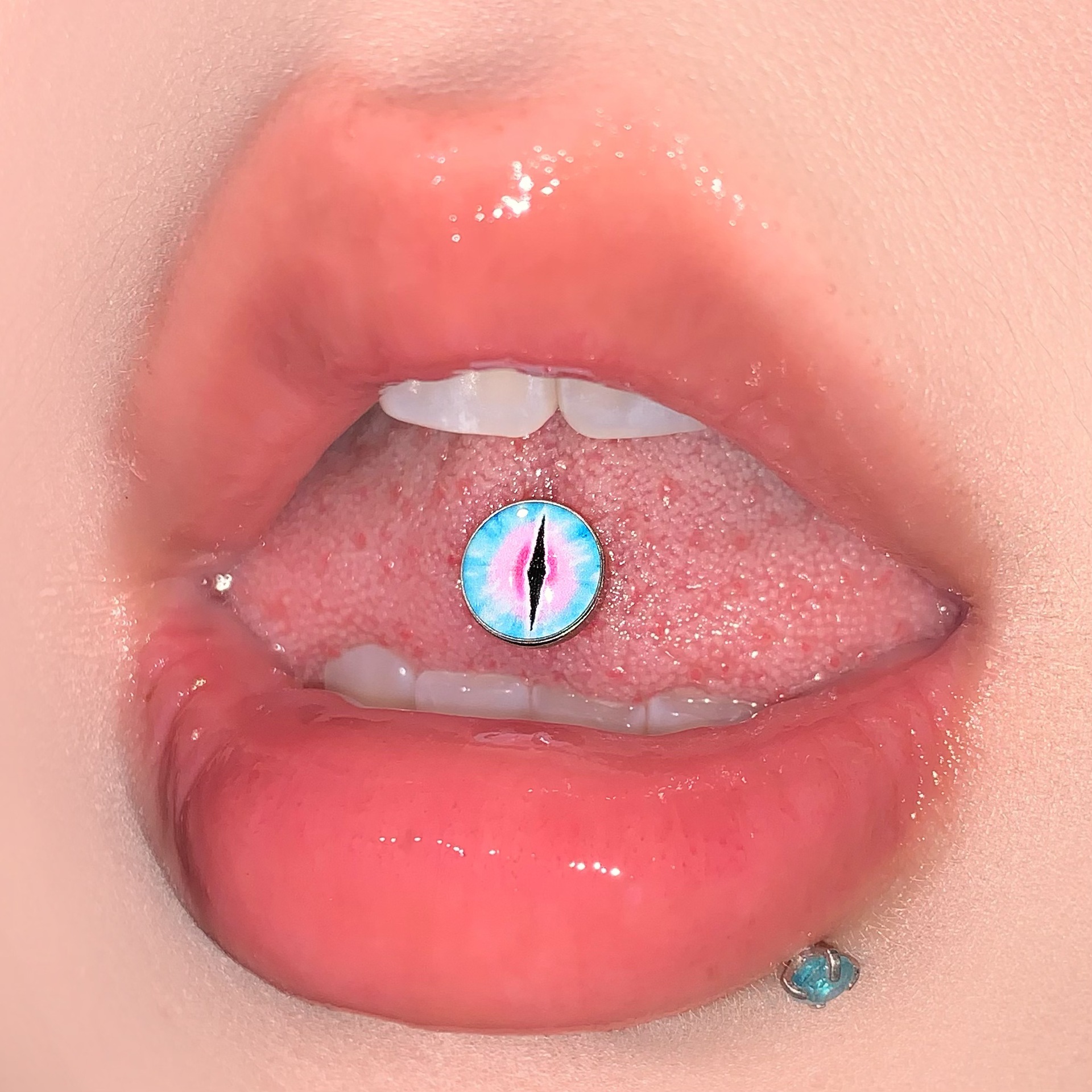Silver pointed spike labret stud material detail