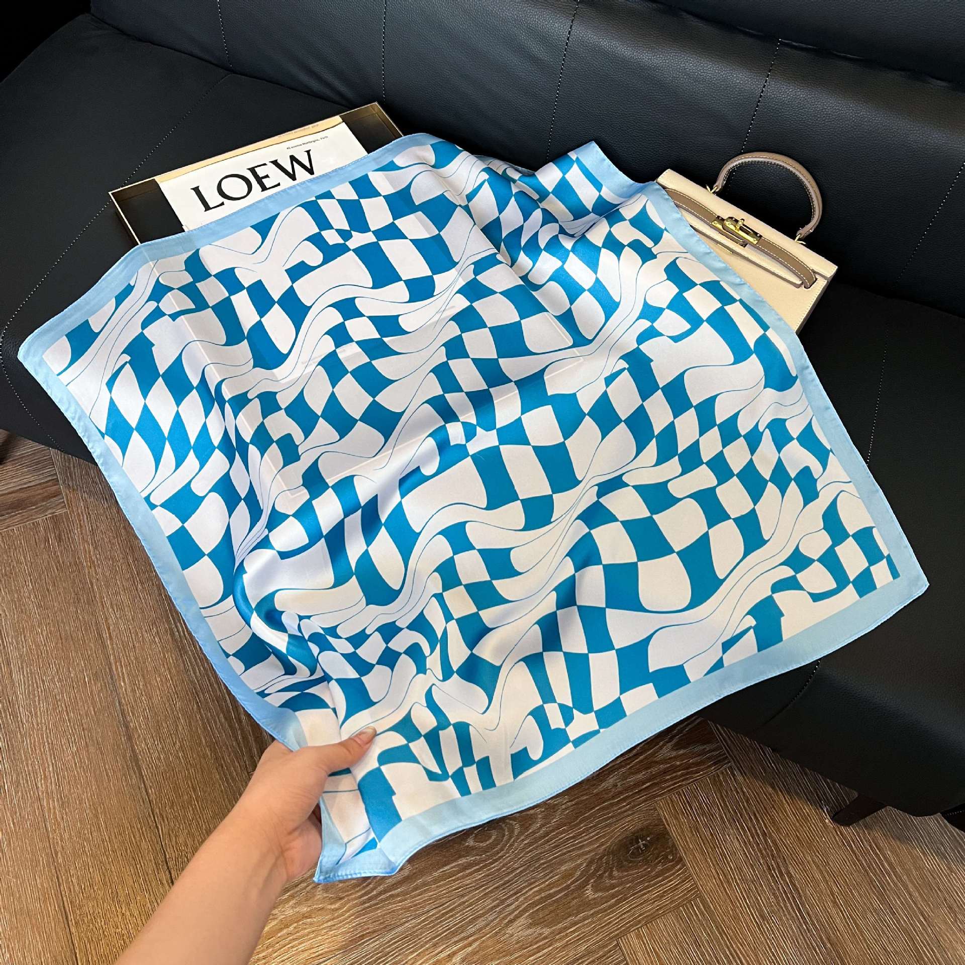 Transfronterizos nuevos bufandas de seda azul de alto nivel de seda cuadrada de simulación bufandas de moda de decoración de moda de combinación bolsa correa de pelo bufandas profesionales