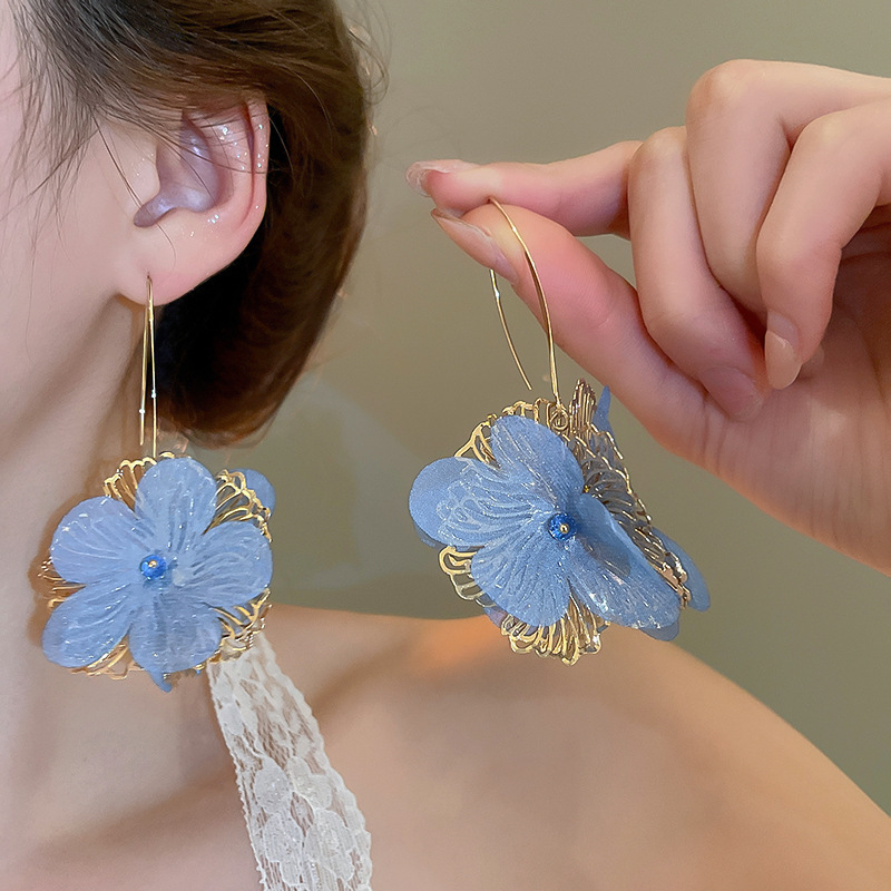 Pendientes de borla de cuentas de arroz de flor de gasa de aguja de plata Pendientes de todo fósforo de estilo de vacaciones Pendientes frescos y dulces para mujer