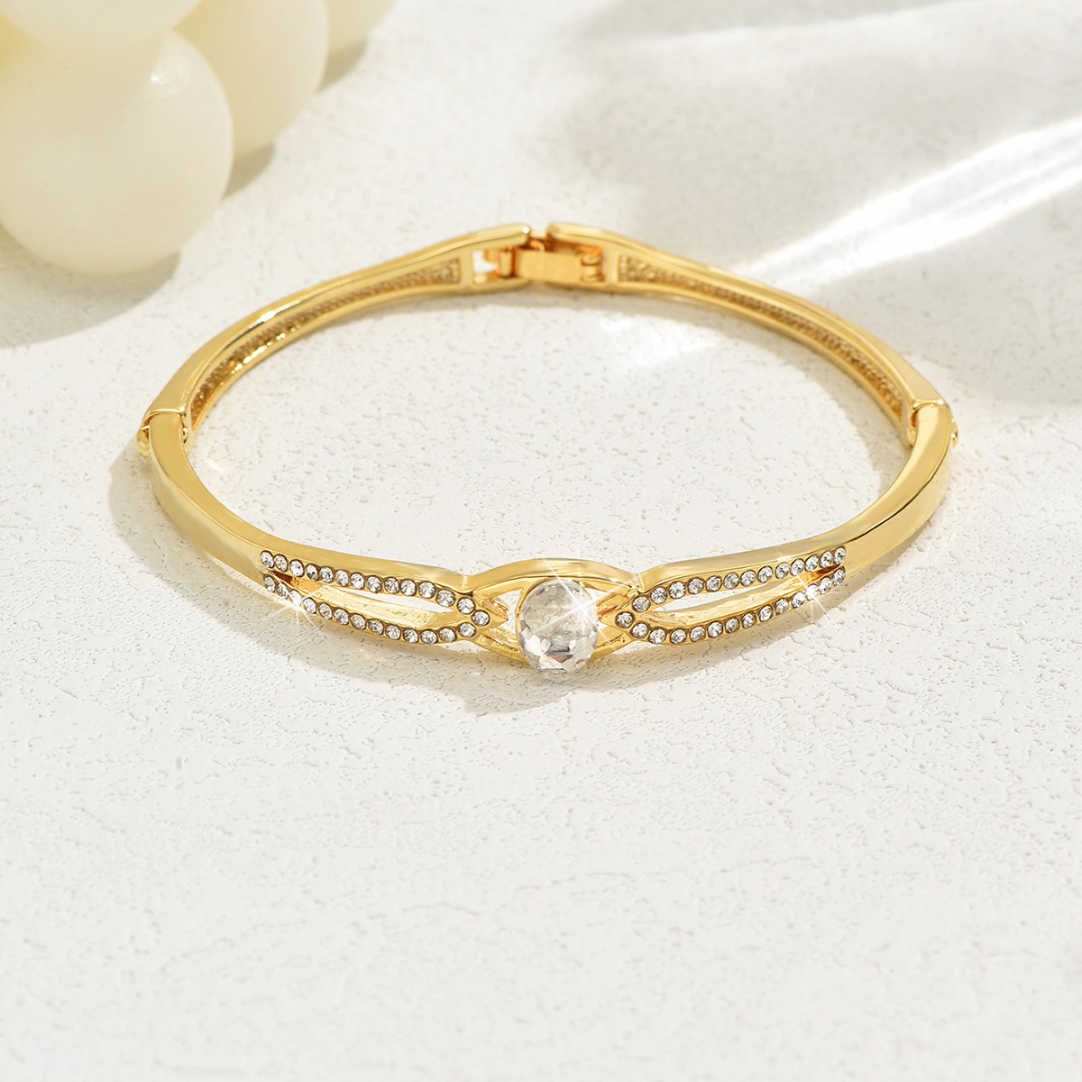 Pulseras de diamantes de arco superbrillo pulseras de estilo ligero de lujo pulseras de alta calidad temperamento joyas versátiles