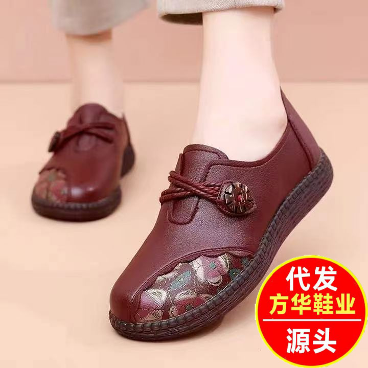 2026 nuevos zapatos de madres con suela plana, zapatos de cuero con suela suave, zapatos de abuela, zapatos antideslizantes para mujeres mayores