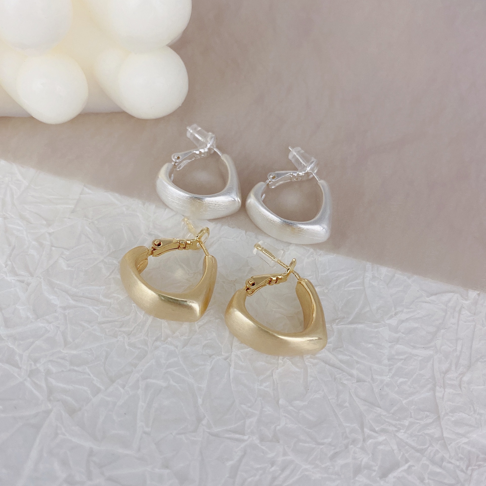 Xiaohongshu Popular French Style Metal Pea Brushed Earrings S925 Cold Style High Quality Ear Studs E