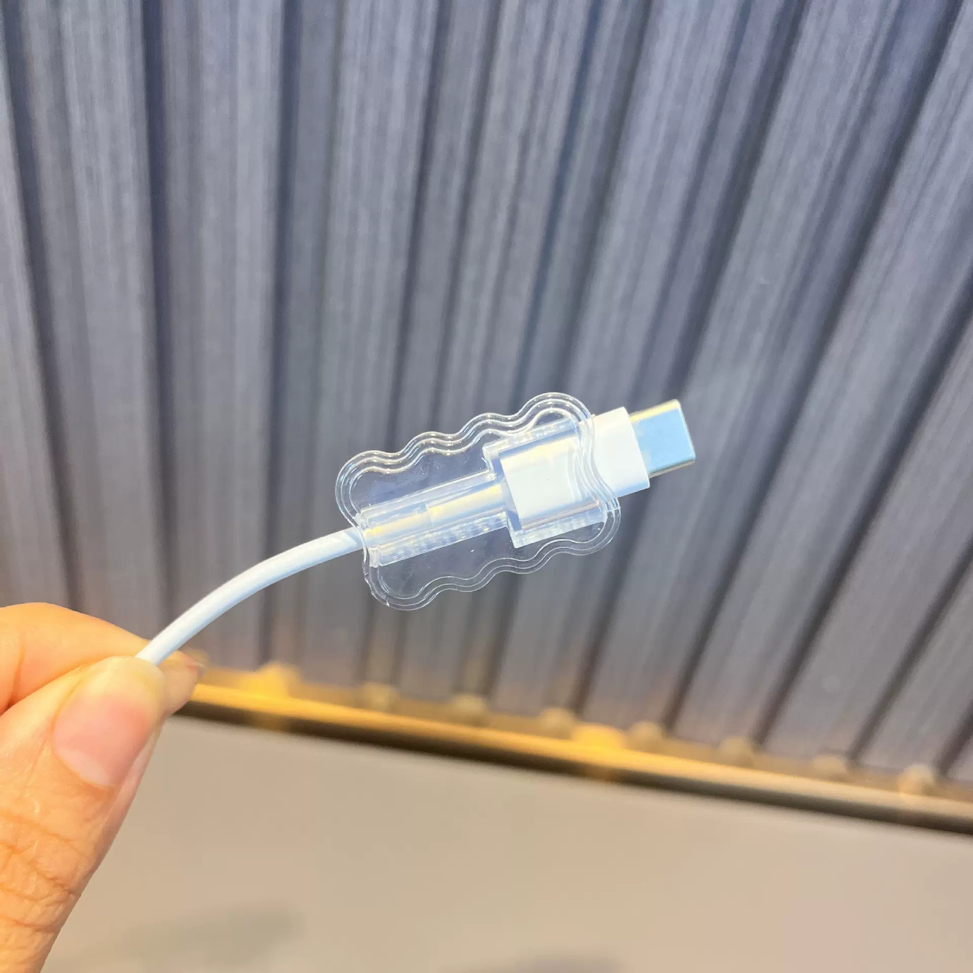 适用苹果数据线保护套TPU软壳 波浪线套透明咬线器跨境批发防折断