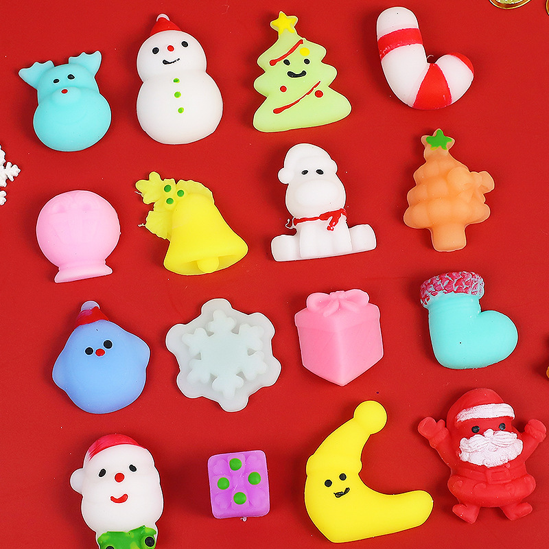 漫画のクリスマスの団子の卸売りのクリスマスの減圧はクリスマスツリーの雪だるまの老人をつまんで解凍して小さいおもちゃを発散します。|undefined
