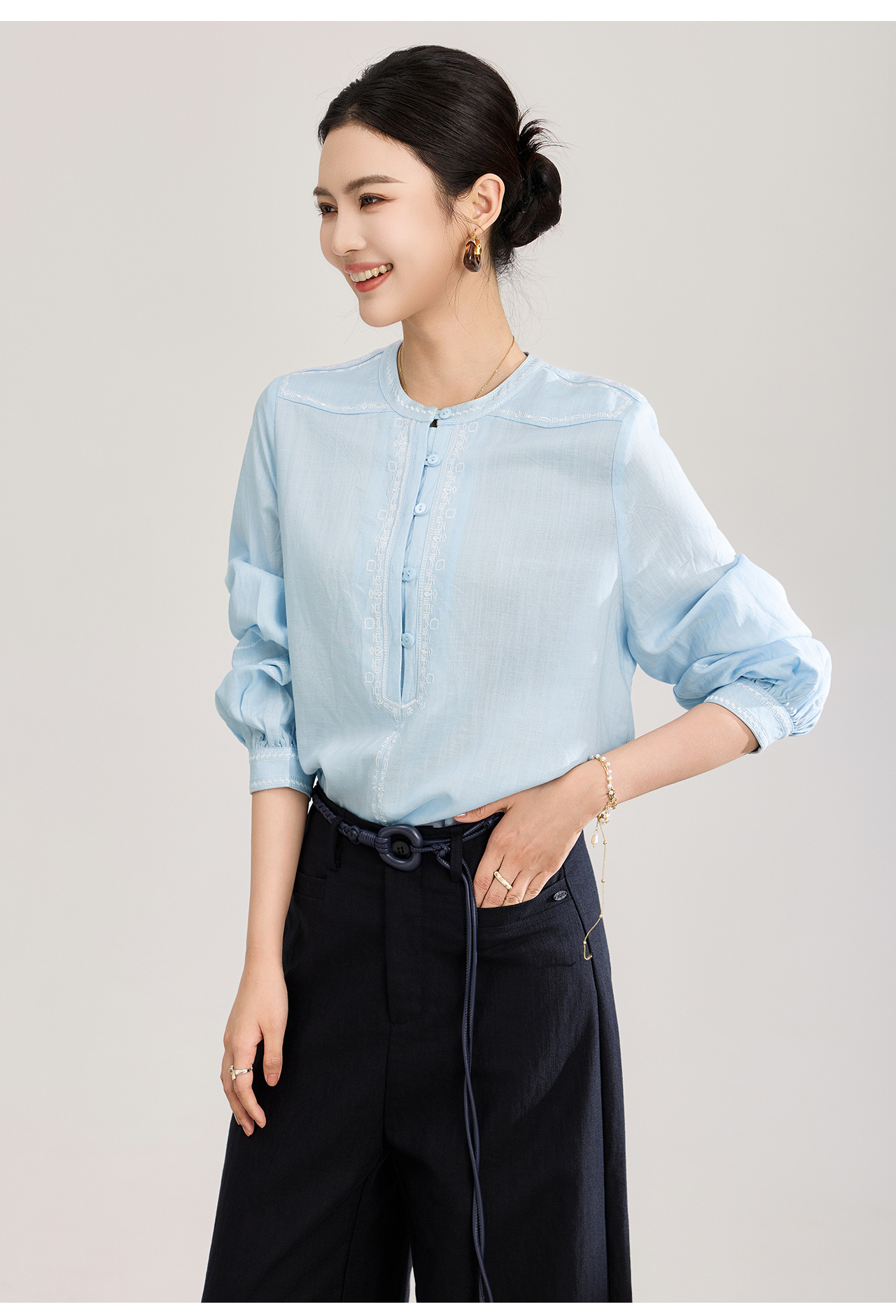 Áo sơ mi nữ chất liệu linen phối màu tay ngắn phong cách Pháp — màu xanh nhạt chi tiết 14