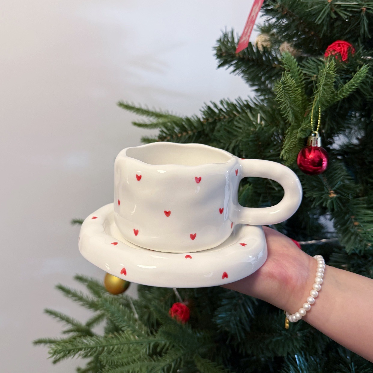 Ins venta caliente mano irregular cerámica taza de café y plato amor grasa taza y plato conjunto de comercio electrónico transfronterizo