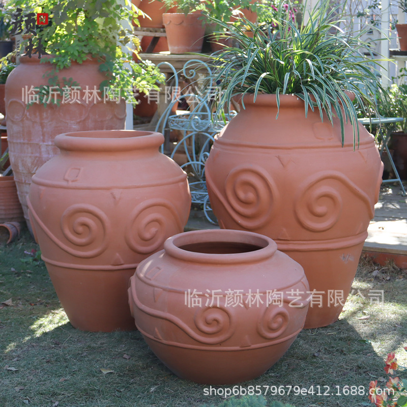 Grandes jardines al aire libre de terra terra terraza terraza de cerámica de barro rojo suelo de cerámica gruesa paisaje de cerámica roja gran maceta de plantas ventilada